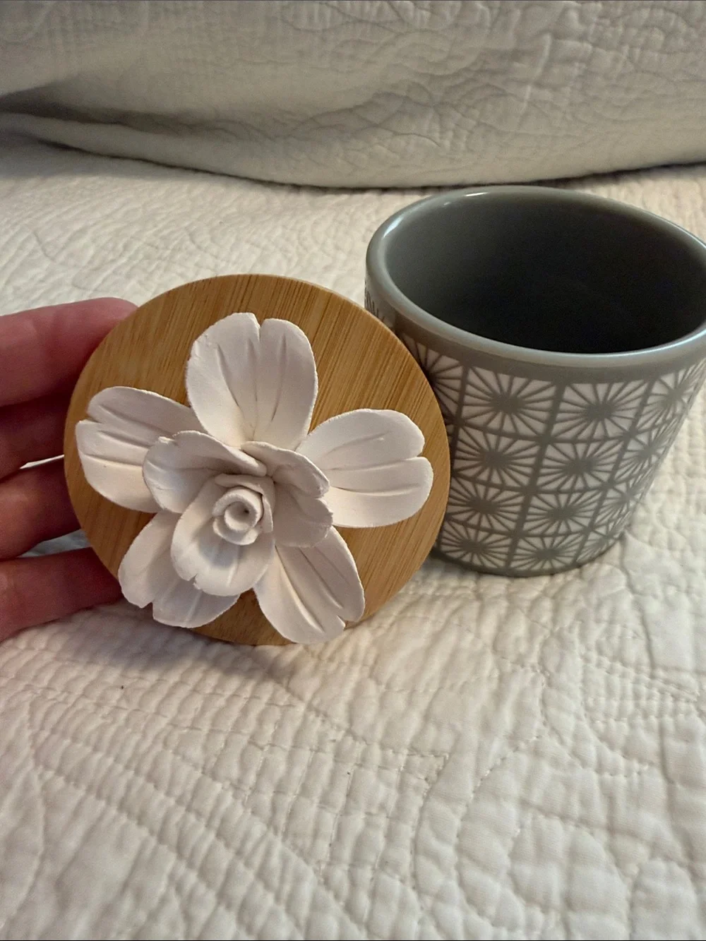 Fusion White Floral Essential Oil Wicking Diffuser